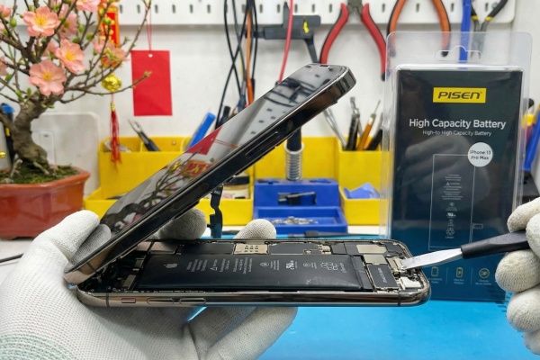 Thay pin iPhone: Dấu hiệu cần làm ngay để vi vu du xuân không lo sập nguồn